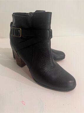 Cole Haan Black Leather Ankle Boots Buckle Wrap Heels Size 7B